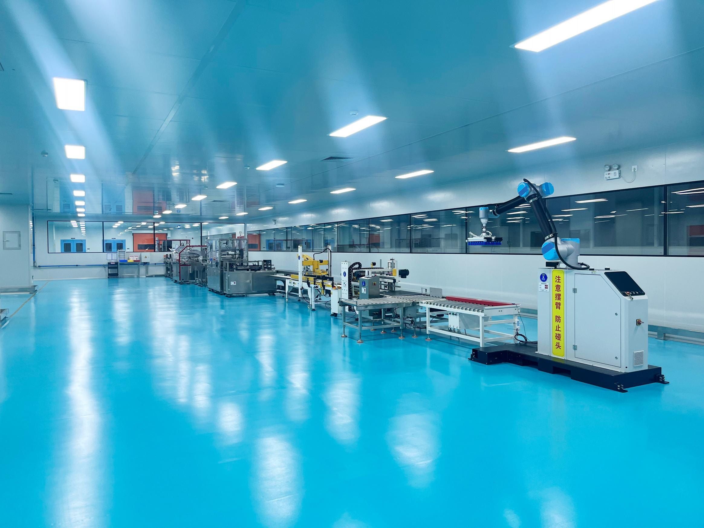 Automated filling line in the clean workshop of the YFF plant